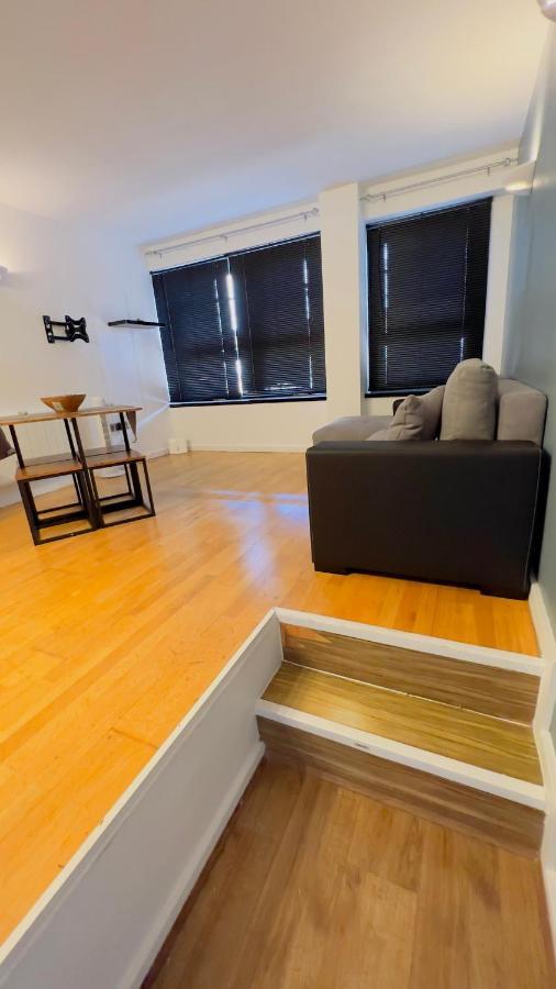 Charming 1-Bedroom Apartment In Woolwich ロンドン エクステリア 写真